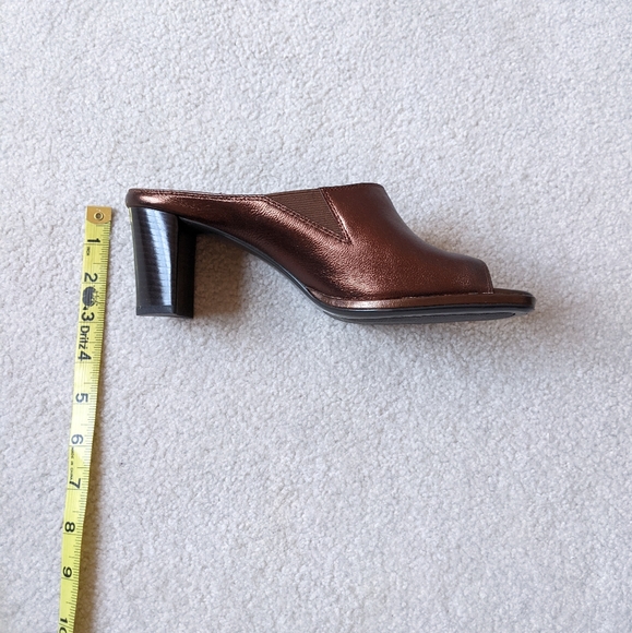Liz Claiborne bronze leather slides/mules NEW size 8 - Picture 8 of 10